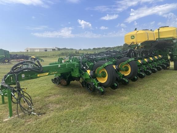 Image of John Deere 1775 equipment image 2