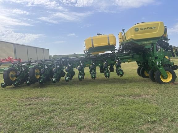Image of John Deere 1775 Primary image