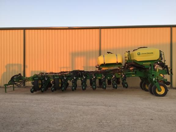Image of John Deere 1775 Primary image