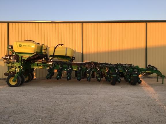 Image of John Deere 1775 equipment image 3