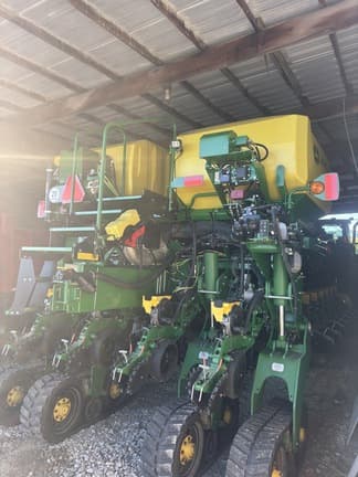 Image of John Deere 1775 equipment image 2