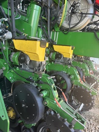 Image of John Deere 1775 equipment image 4