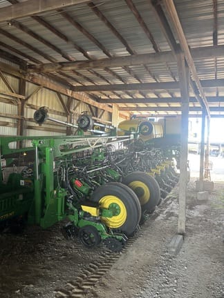 2023 John Deere 1775 Equipment Image0