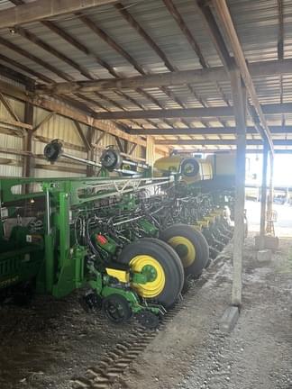 Image of John Deere 1775 Primary image