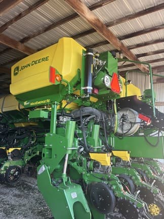 Image of John Deere 1775 equipment image 4