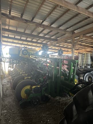 Image of John Deere 1775 equipment image 2