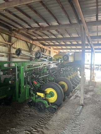 Image of John Deere 1775 Primary image