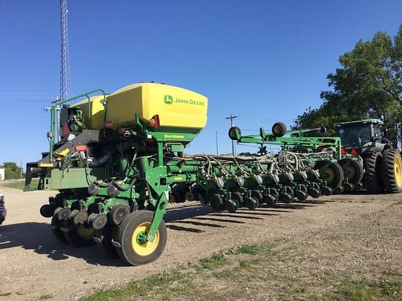 2023 John Deere 1775 Equipment Image0