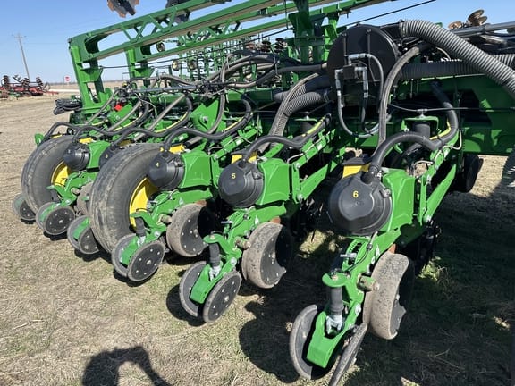 2023 John Deere 1775 Equipment Image0
