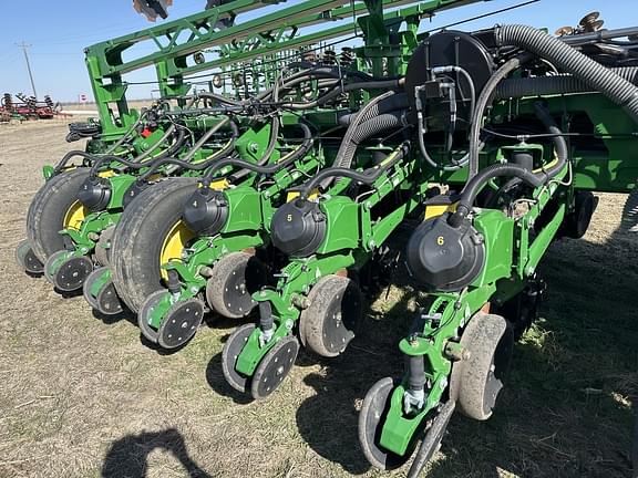 Image of John Deere 1775 Primary image