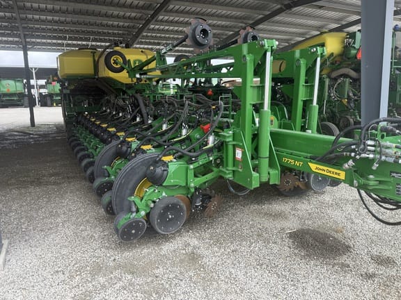 2023 John Deere 1775 Equipment Image0
