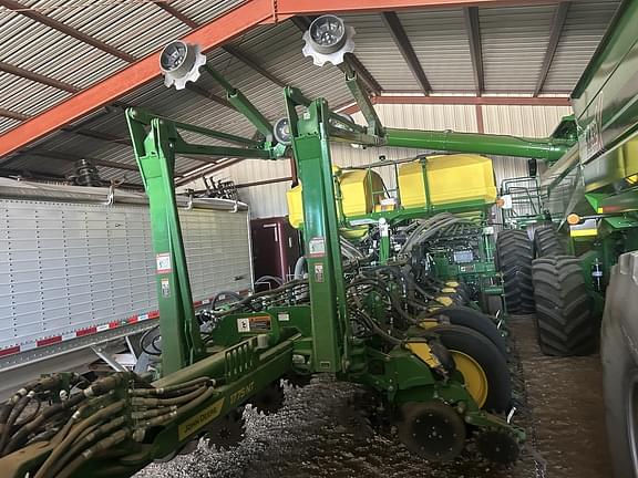 Image of John Deere 1775 equipment image 2