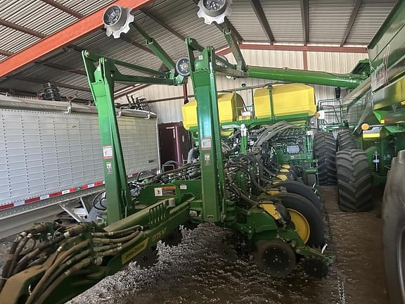 Image of John Deere 1775 equipment image 1
