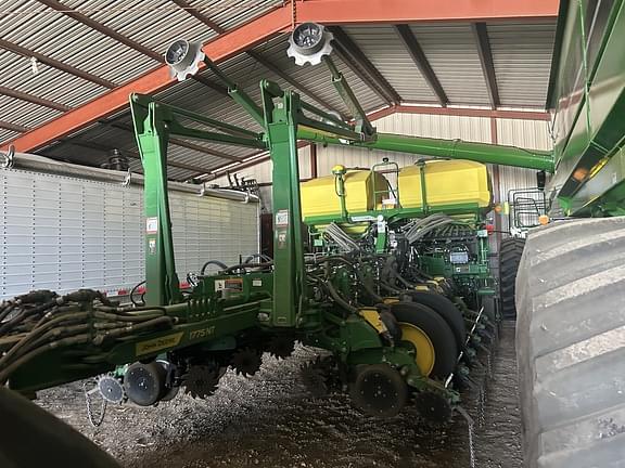 Image of John Deere 1775 equipment image 4