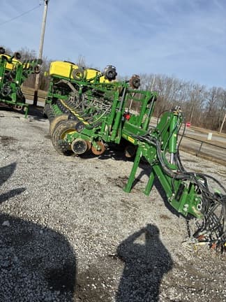 Image of John Deere 1775 equipment image 2