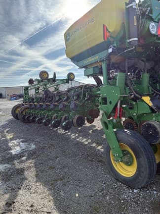 Image of John Deere 1775 equipment image 3