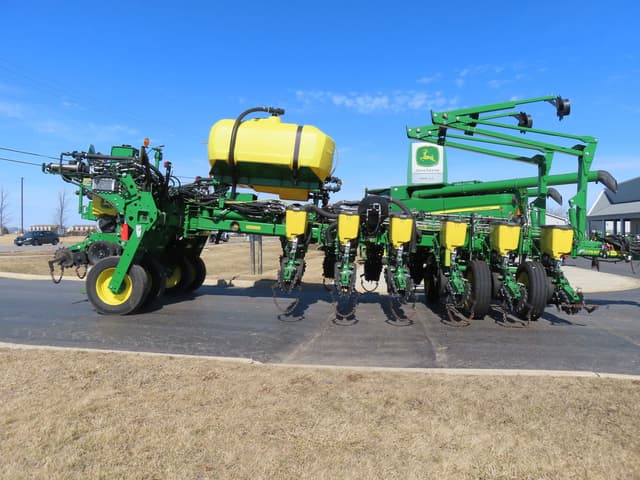 Image of John Deere 1775 equipment image 3