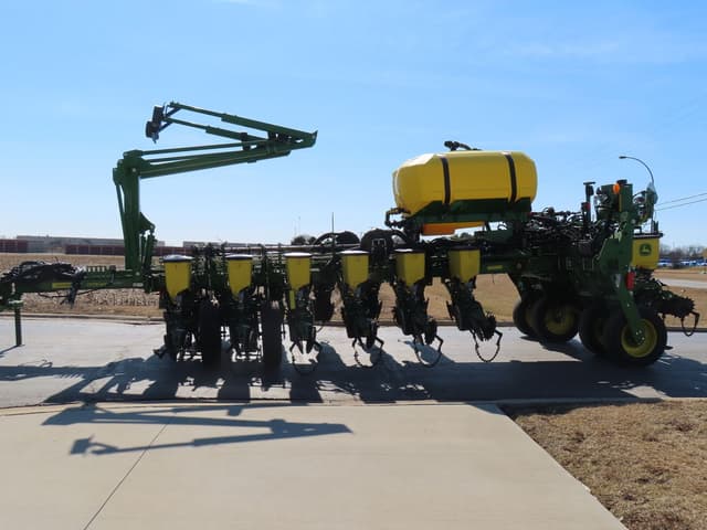 Image of John Deere 1775 equipment image 4