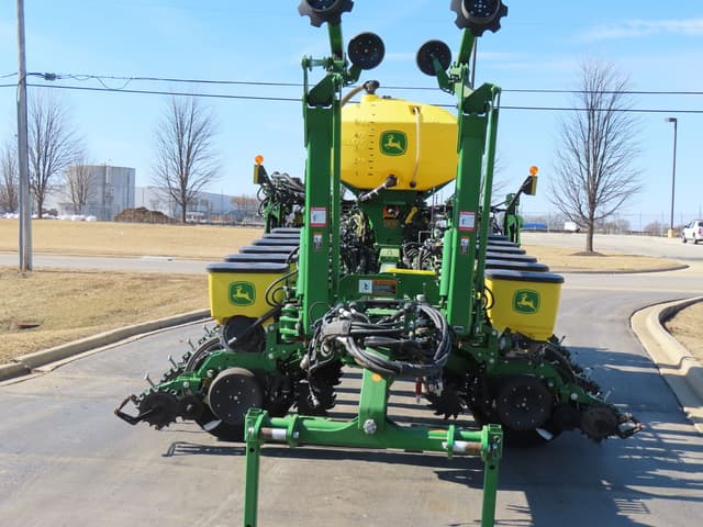 Image of John Deere 1775 equipment image 2