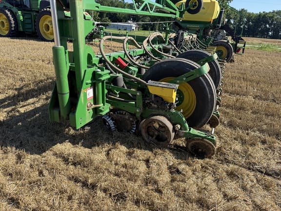 Image of John Deere 1775 equipment image 4