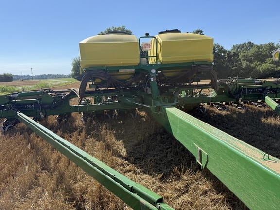 2023 John Deere 1775 Equipment Image0