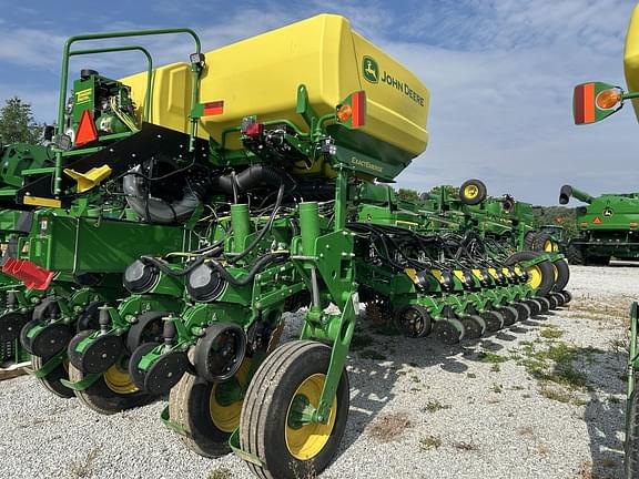 Image of John Deere 1775 Primary image