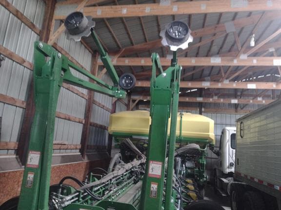 Image of John Deere 1775 equipment image 4