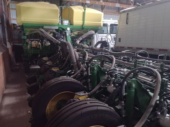 Image of John Deere 1775 equipment image 1