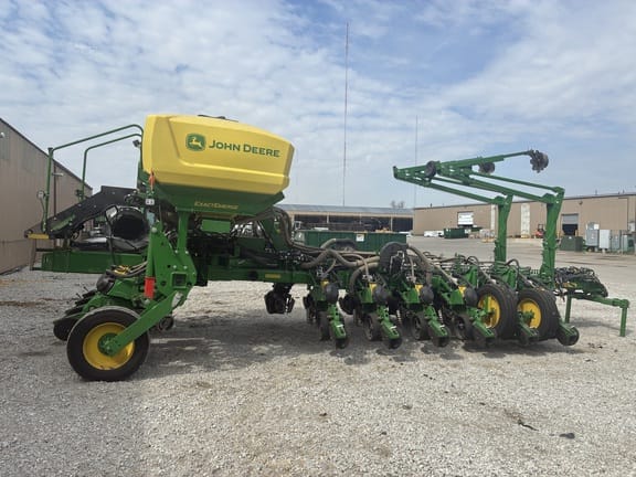 2023 John Deere 1775 Equipment Image0