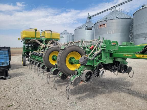 Image of John Deere 1775 equipment image 1