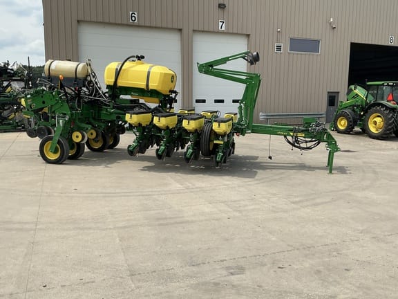 2023 John Deere 1775 Equipment Image0