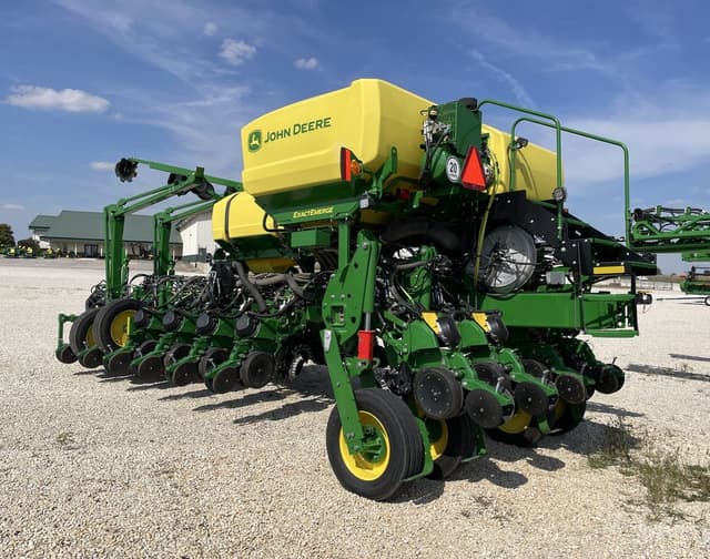 Image of John Deere 1775 equipment image 2