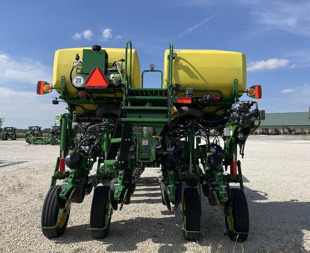 Image of John Deere 1775 equipment image 3