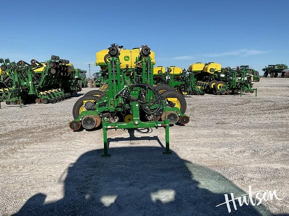 Image of John Deere 1775 equipment image 1