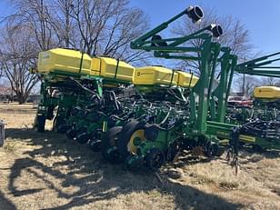 Main image John Deere 1775 4