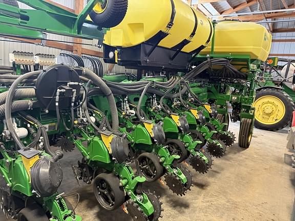Image of John Deere 1775 equipment image 2