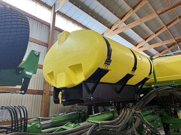 Image of John Deere 1775 equipment image 4