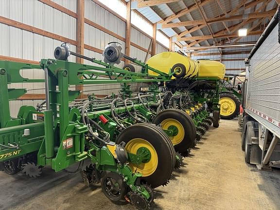 Image of John Deere 1775 equipment image 1