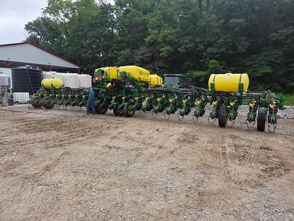 Image of John Deere 1775 equipment image 3