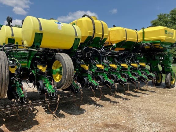 Image of John Deere 1775 equipment image 3
