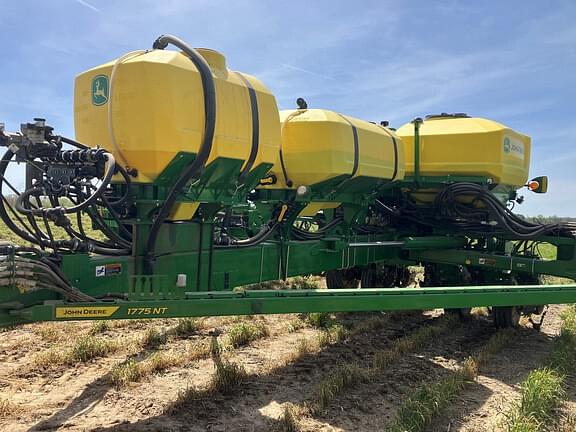Image of John Deere 1775 equipment image 4