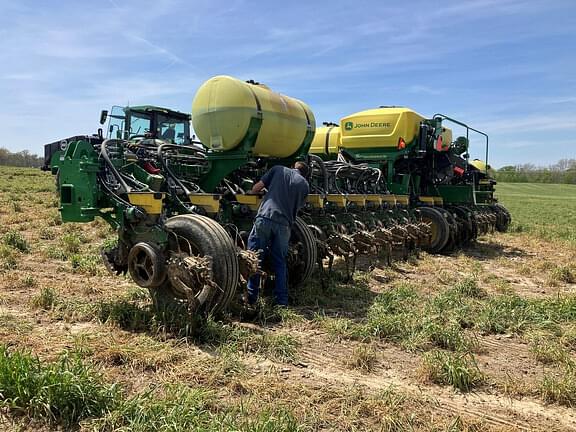 Image of John Deere 1775 Primary image