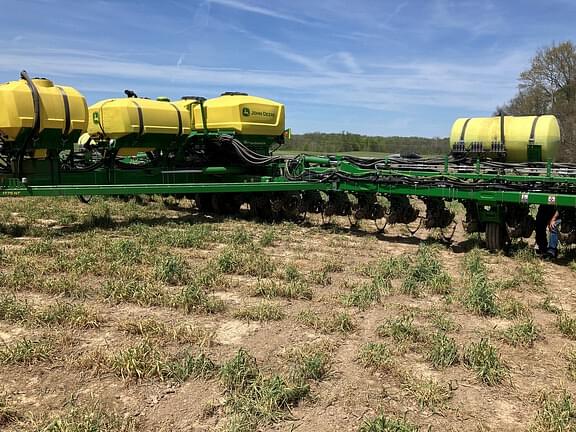 Image of John Deere 1775 equipment image 1