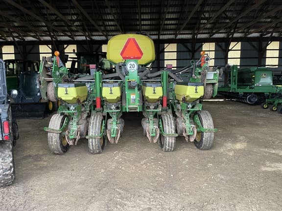 Image of John Deere 1775NT equipment image 1