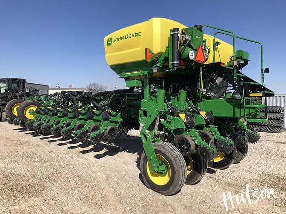 Image of John Deere 1775 equipment image 2