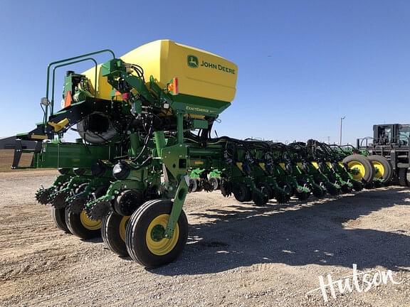 Image of John Deere 1775 equipment image 1