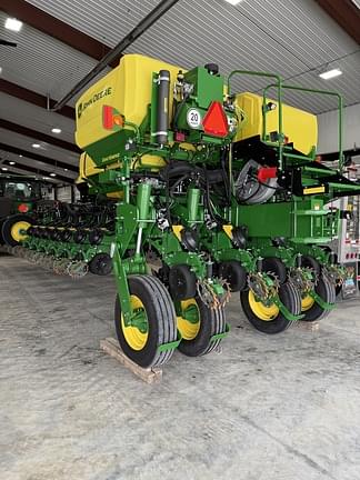 Image of John Deere 1775 equipment image 3