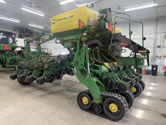 Image of John Deere 1775 equipment image 2