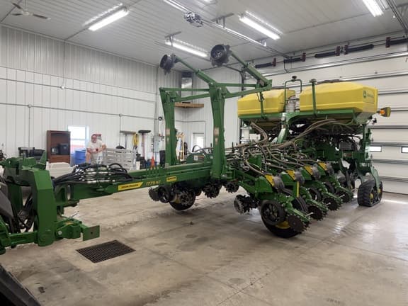 Image of John Deere 1775 equipment image 3