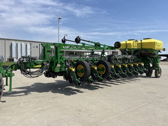 2023 John Deere 1775 Equipment Image0